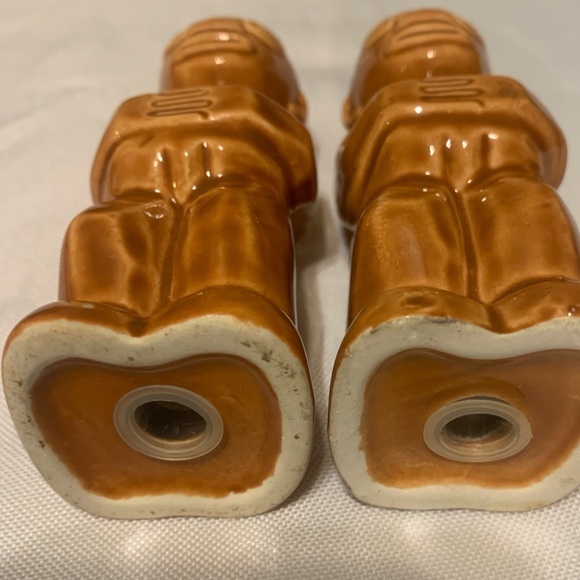 Trader Vic’s Hawian Salt and Pepper Shaker Set 1960’s No Damage - Picture 4 of 4